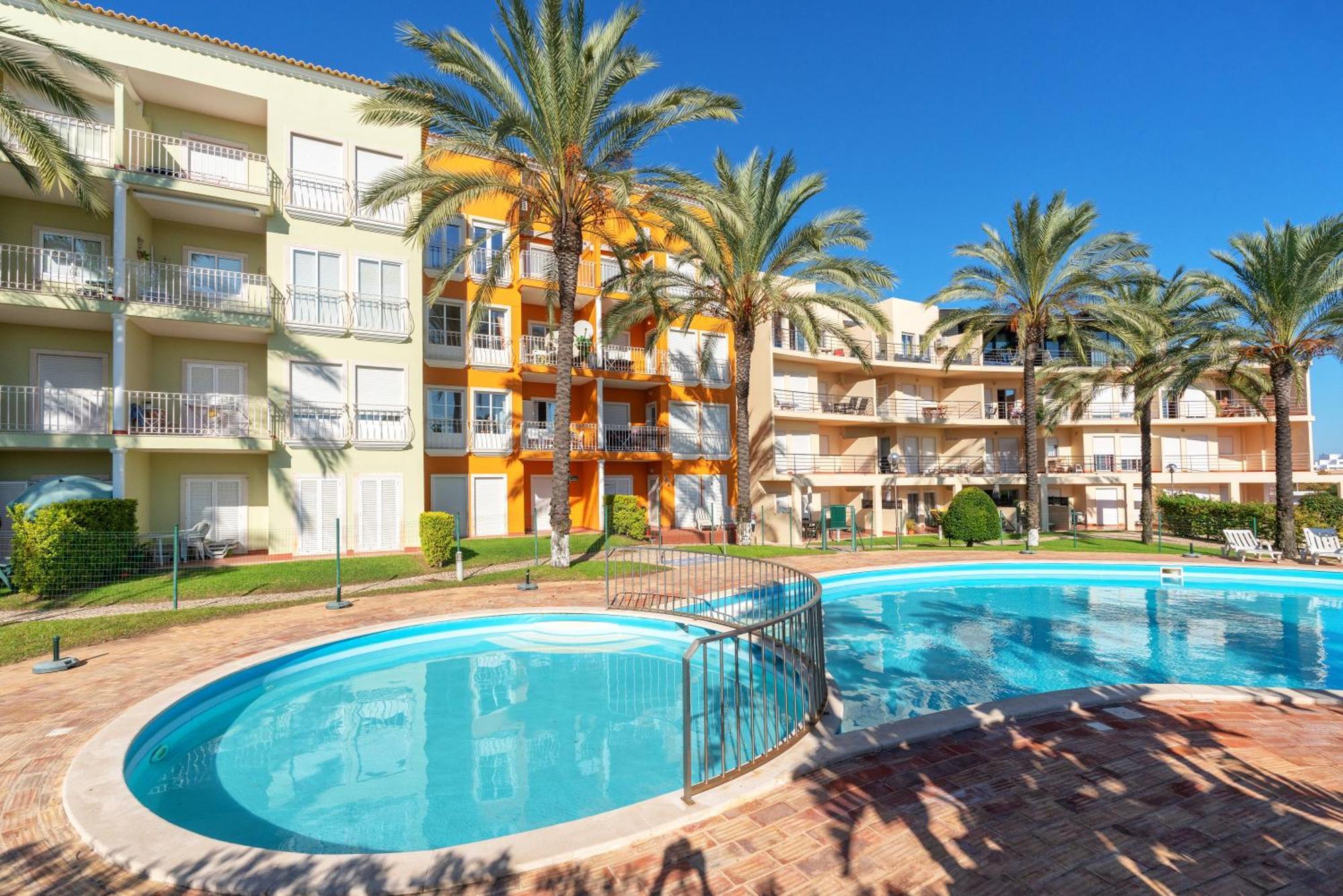 Appartement Homes With Cozy Terrace & 2 Swimming Pools Near The Heart Albufeira