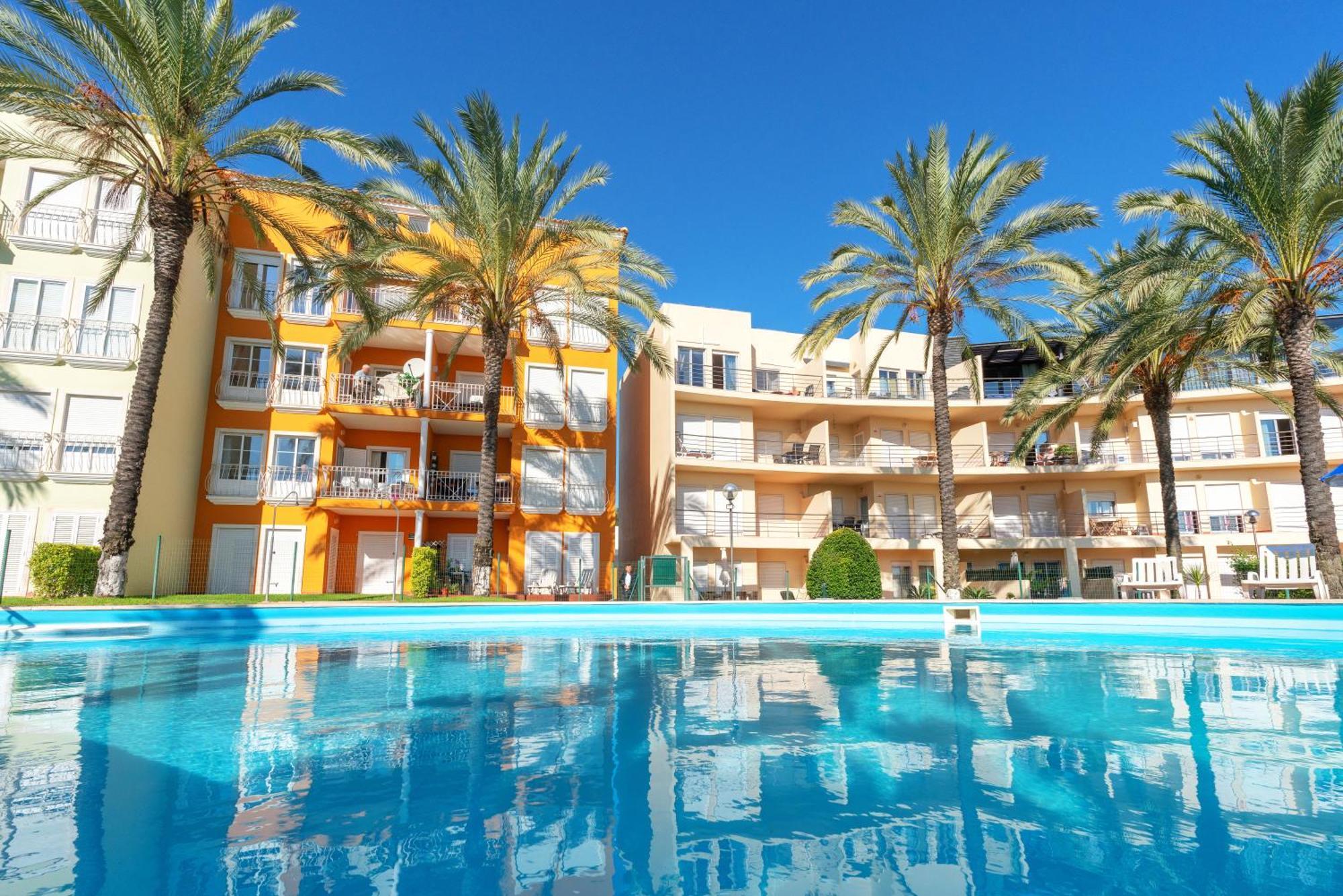 Homes With Cozy Terrace & 2 Swimming Pools Near The Heart Appartement *