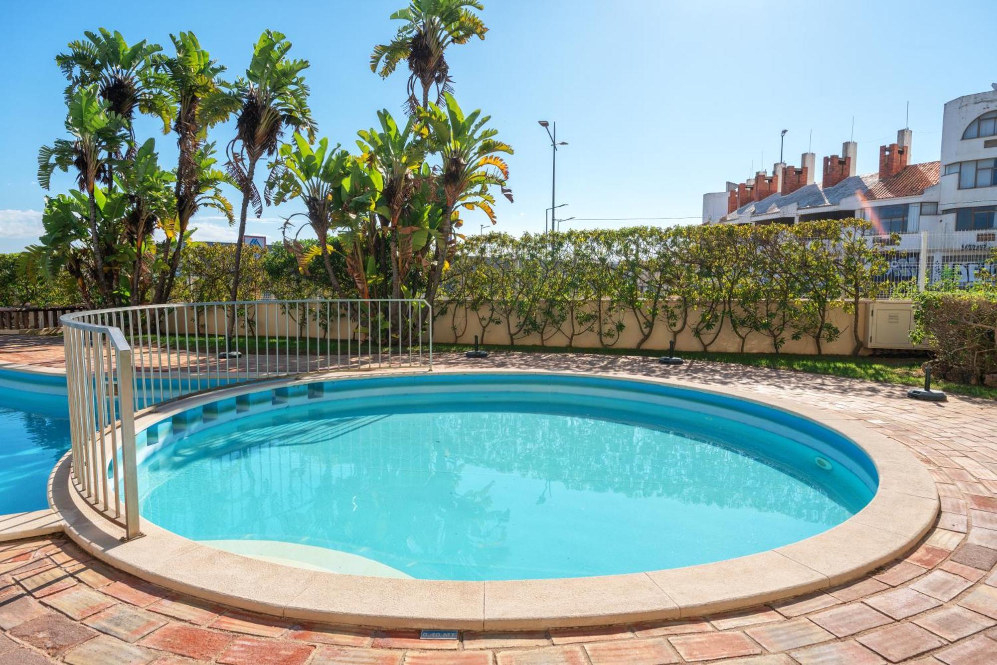 Homes With Cozy Terrace & 2 Swimming Pools Near The Heart Appartement