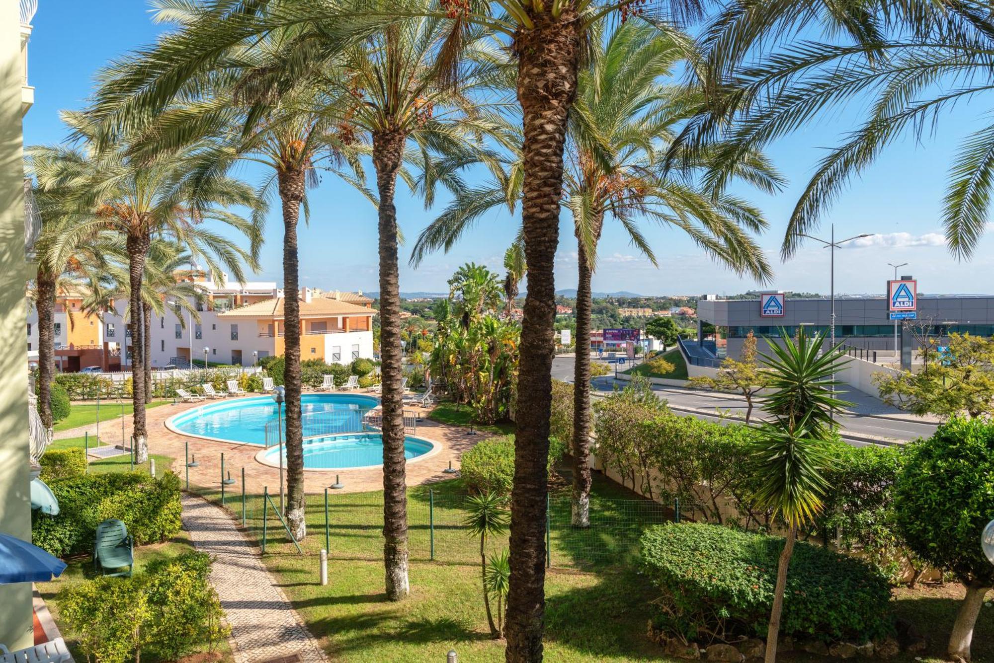 Homes With Cozy Terrace & 2 Swimming Pools Near The Heart Appartement *