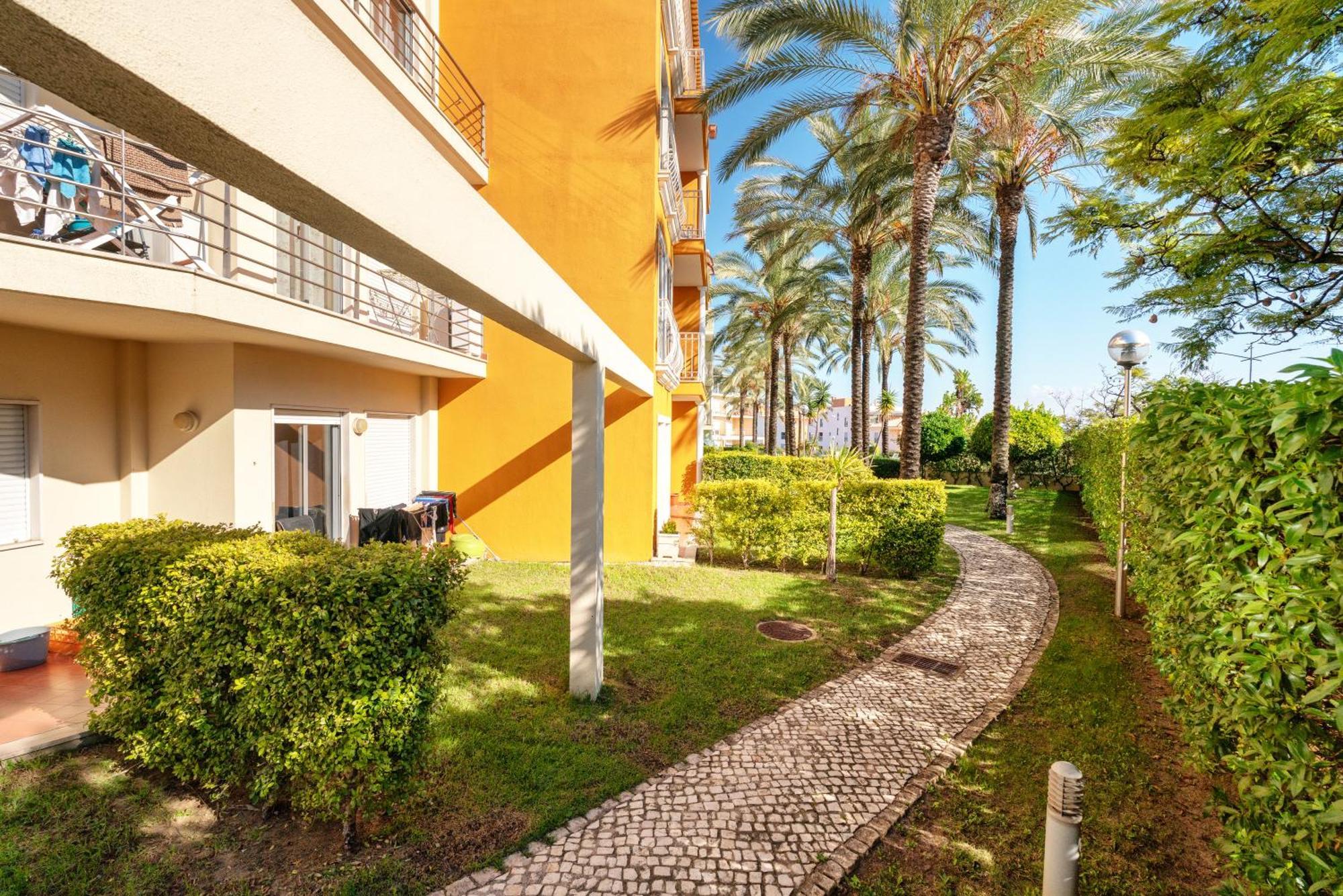 Homes With Cozy Terrace & 2 Swimming Pools Near The Heart Appartement