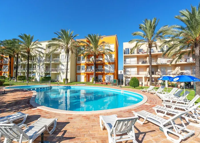 Bnb Homes Apartment With Cozy Terrace & 2 Swimming Pools Near The Heart City
