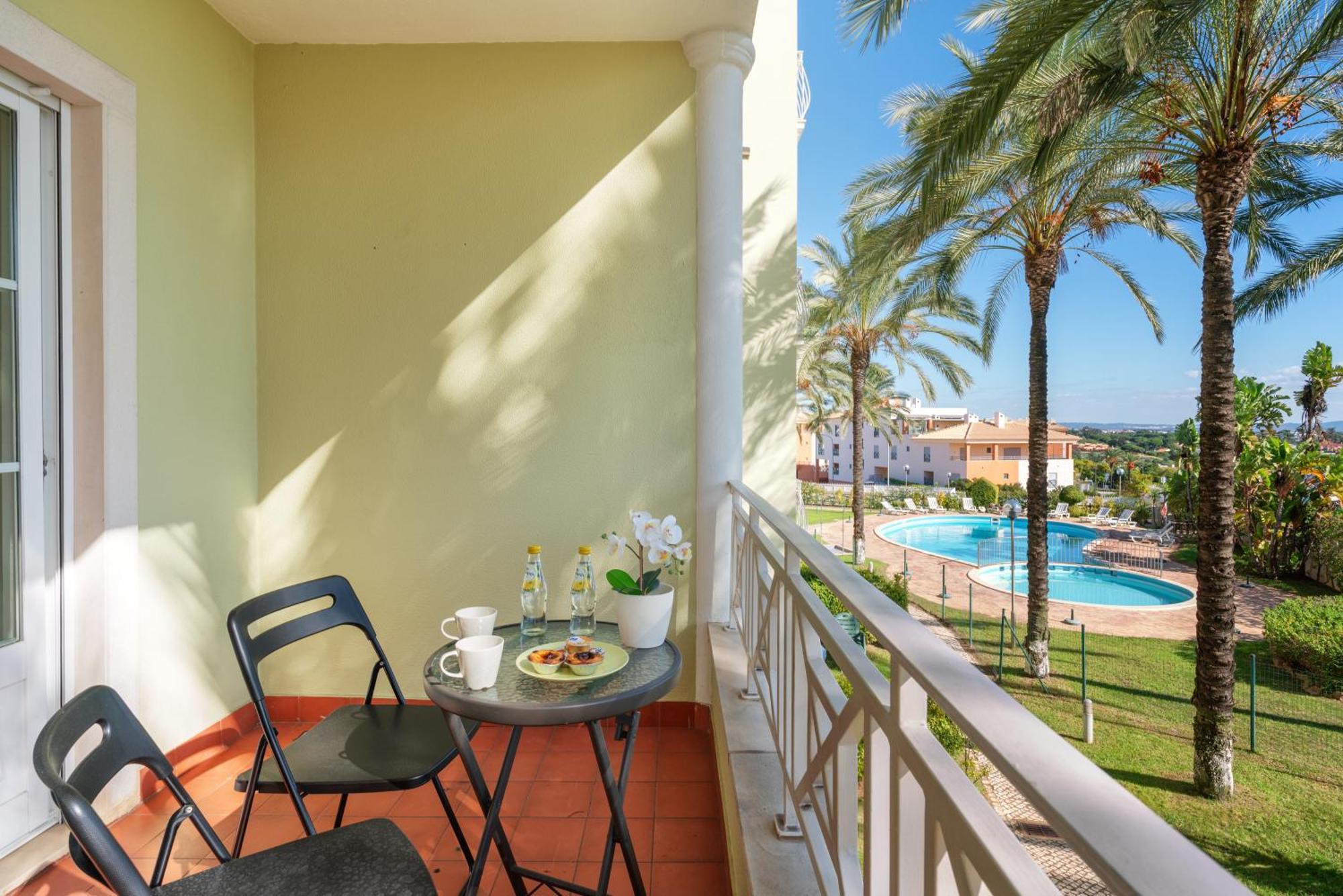 Homes With Cozy Terrace & 2 Swimming Pools Near The Heart Apartment