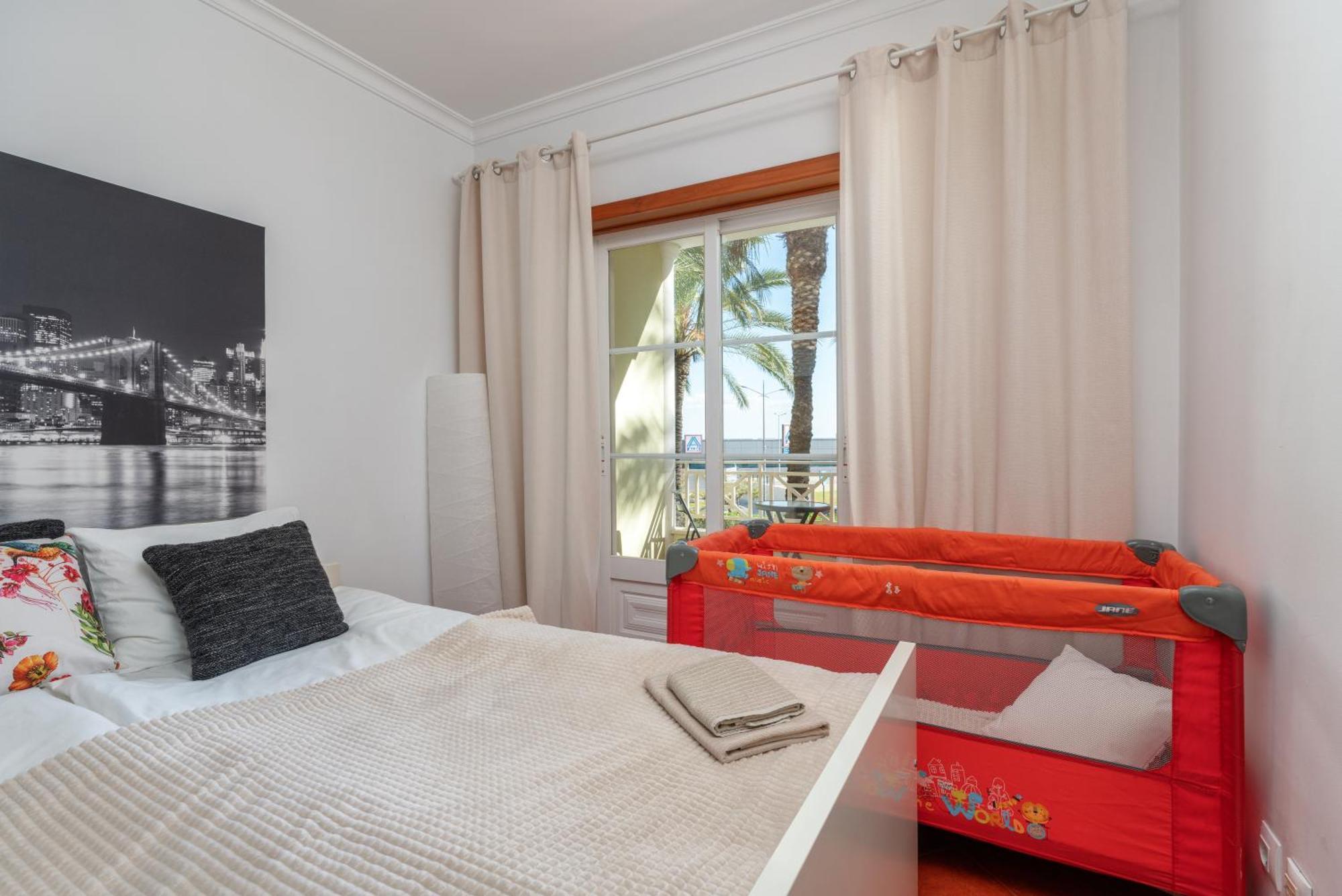 Apartment Homes With Cozy Terrace & 2 Swimming Pools Near The Heart