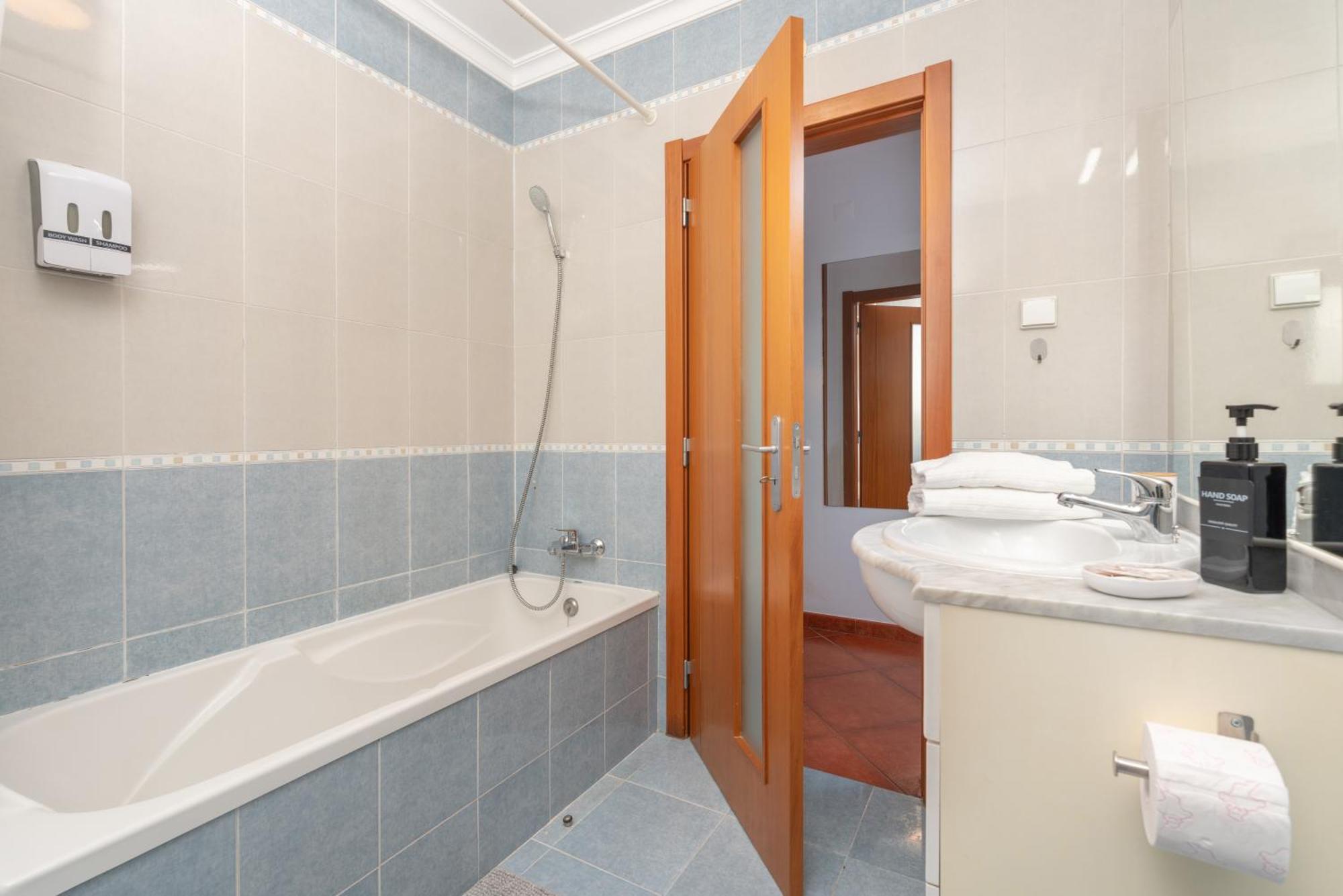 Homes With Cozy Terrace & 2 Swimming Pools Near The Heart Apartment