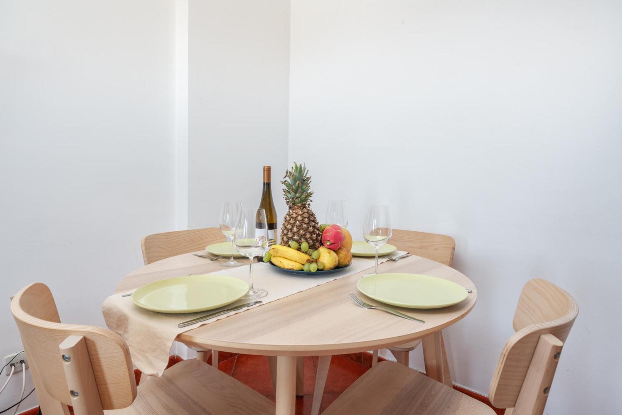 Apartment Homes With Cozy Terrace & 2 Swimming Pools Near The Heart *